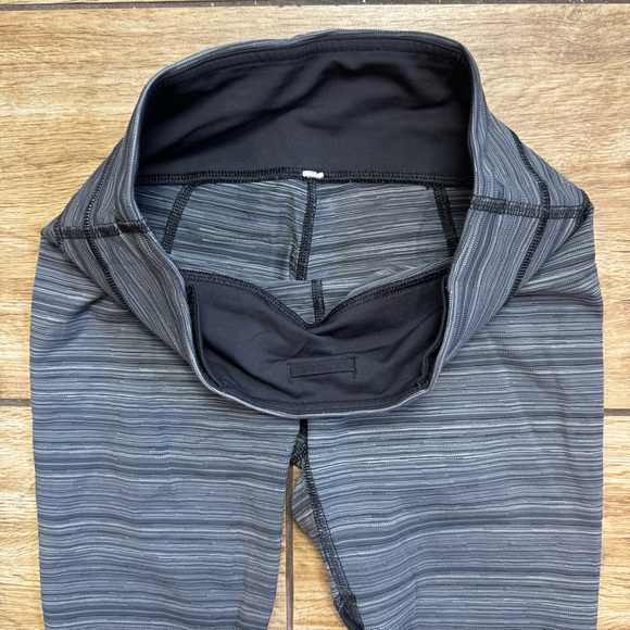 Lululemon Run Inspire Crop II Mesh Cyber Stripe Deep Coal Black Mesh Size 4 - Picture 5 of 15